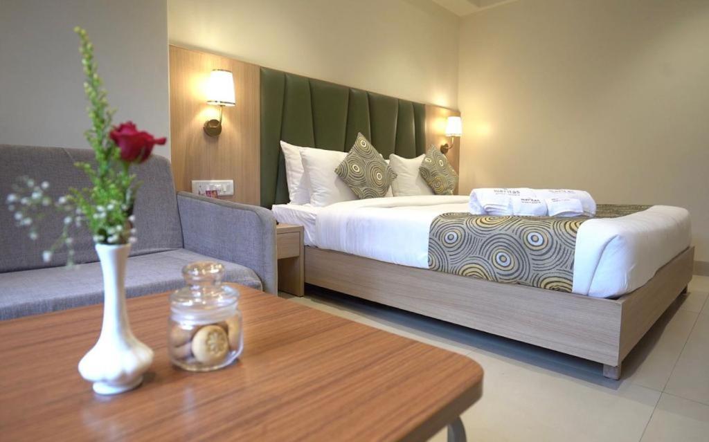 Meritas Crystal Resort ロナバラ エクステリア 写真